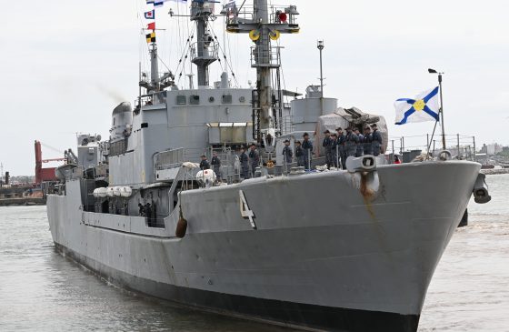 Zarpada del buque ROU 04 “General Artigas”con destino hacia la Antártida